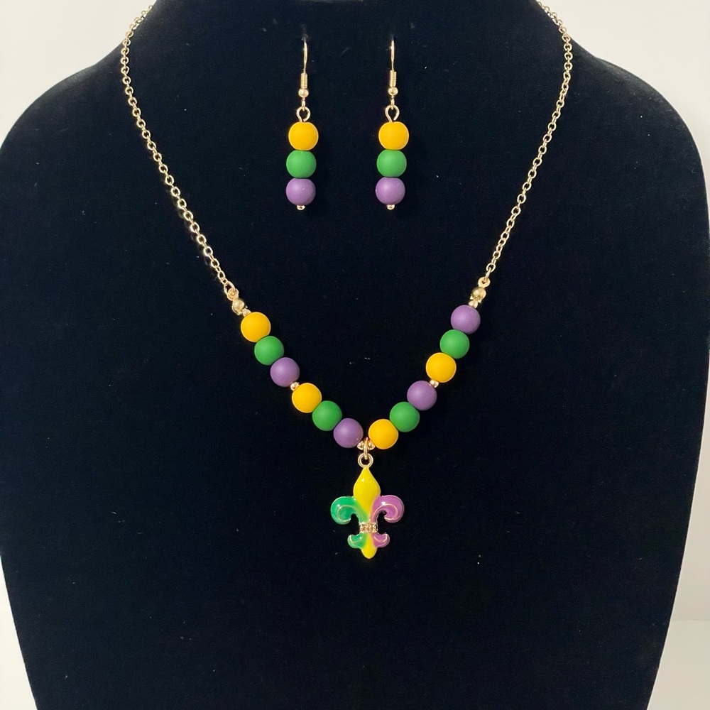1140-Tricolor Fleur De Lis Charm Ball Stretch Necklace Set
